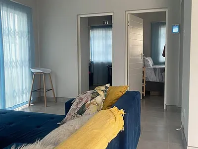 2 Bedroom Apartment To Rent in East London - XWgC.webp