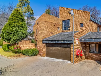 5 Bedroom Townhouse For Sale in Bedfordview - CbY4.webp