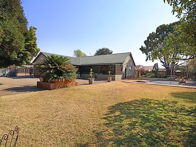 4 Bedroom House For Sale in Helikonpark, Randfontein - er16.webp