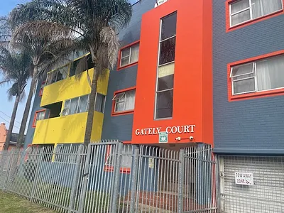 3 Bedroom Apartment For Sale in East London - tZP7.webp