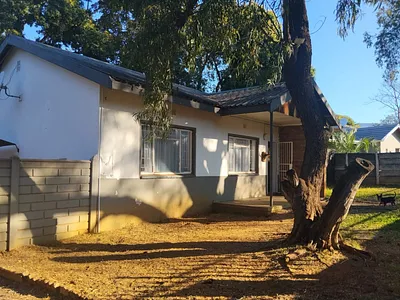3 Bedroom House To Rent in Rustenburg - xIG9.webp