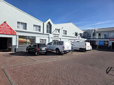 2 Bedroom Apartment For Sale in Langebaan - JXXj.webp
