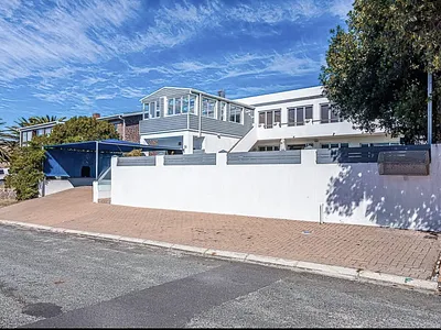 7 Bedroom House For Sale in Gansbaai - pBoN.webp