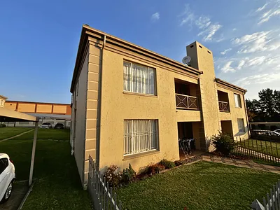 2 Bedroom Townhouse For Sale in Bedfordview - CbCv.webp