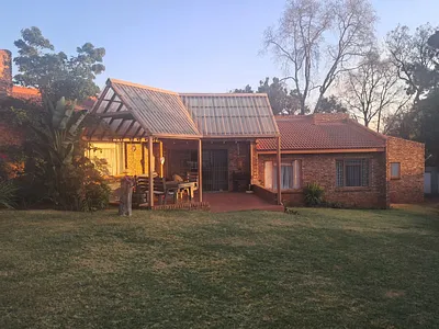 5 Bedroom House For Sale in Pretoria - 6NJr.webp