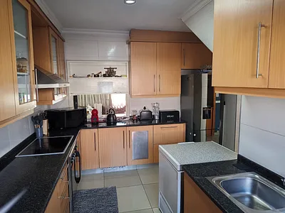 3 Bedroom Townhouse For Sale in Johannesburg - 4Ku1.webp