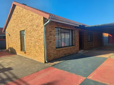 3 Bedroom House For Sale in Klerksdorp - SuWd.webp