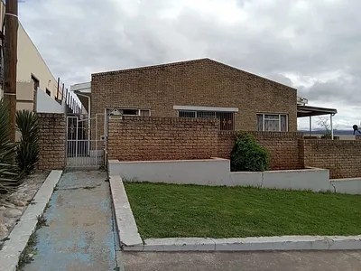 3 Bedroom House For Sale in Uitenhage - img