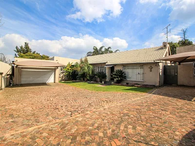 3 Bedroom House For Sale in Germiston - 74jg.webp