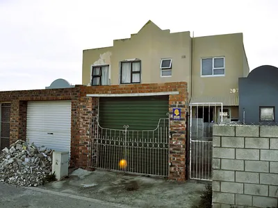 2 Bedroom House For Sale in Port Elizabeth - img