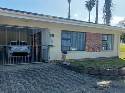 3 Bedroom Townhouse To Rent in East London - mpIo.webp