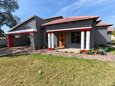 7 Bedroom House For Sale in Akasia - rvlG.webp