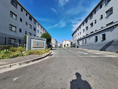3 Bedroom Apartment For Sale in Cape Town - qOg0.webp