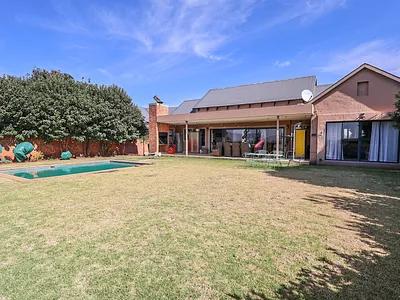 4 Bedroom House To Rent in Hartbeespoort - rPnO.webp