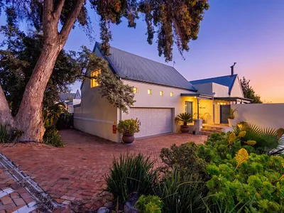 3 Bedroom House For Sale in Somerset West - img
