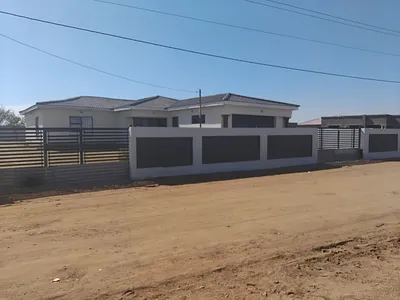 3 Bedroom House For Sale in Newcastle - SEnR.webp