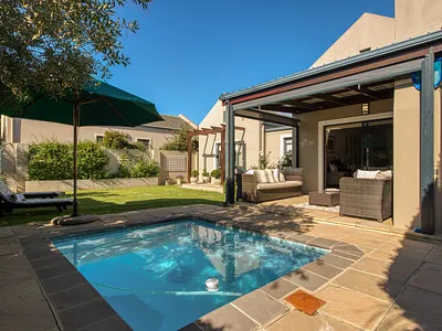 3 Bedroom House To Rent in Somerset West - iti9.webp