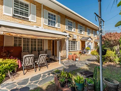 3 Bedroom Townhouse For Sale in Queensburgh - img