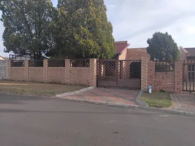4 Bedroom House For Sale in Newcastle - gXKI.webp