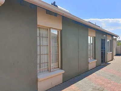 3 Bedroom House For Sale in Alberton - 7LEo.webp