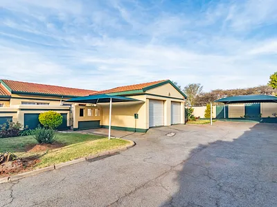 2 Bedroom Townhouse For Sale in Roodepoort - img