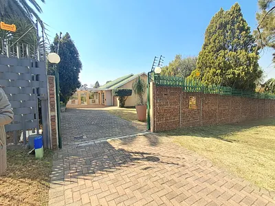 3 Bedroom House For Sale in Alberton - img