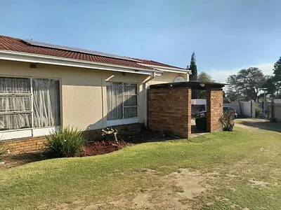 3 Bedroom House For Sale in Witbank - lsQv.webp
