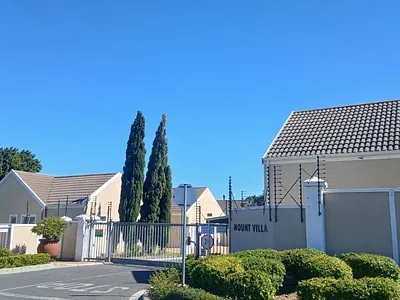 2 Bedroom House To Rent in Somerset West - img
