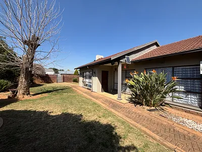 3 Bedroom House For Sale in Benoni - Ap1B.webp