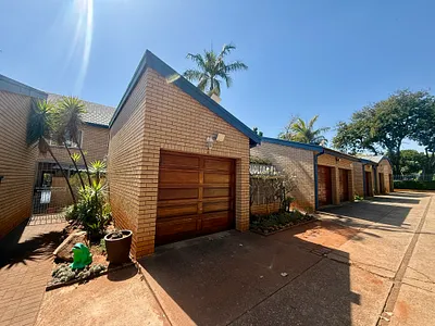 2 Bedroom Townhouse For Sale in Pretoria - 7yyW.webp