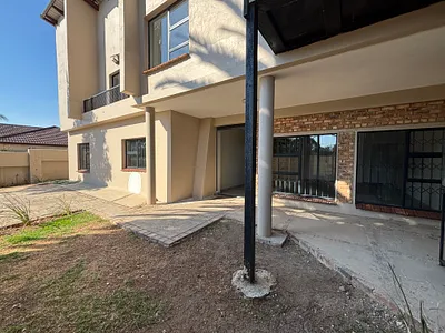 6 Bedroom House For Sale in Benoni - bpgK.webp