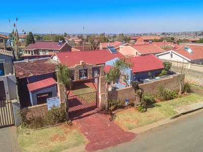 3 Bedroom House For Sale in Johannesburg - VNkj.webp
