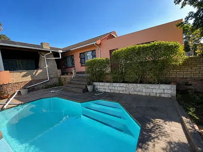 3 Bedroom House For Sale in East London - VCDo.webp