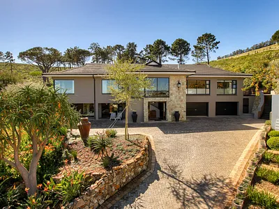 6 Bedroom House For Sale in Somerset West - XXua.webp