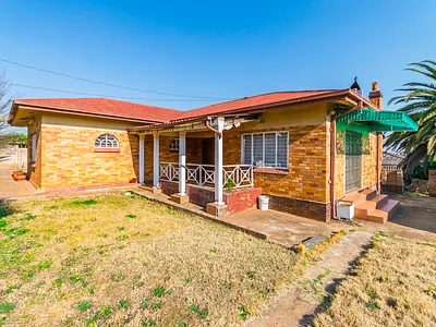3 Bedroom House For Sale in Roodepoort - jJMW.webp