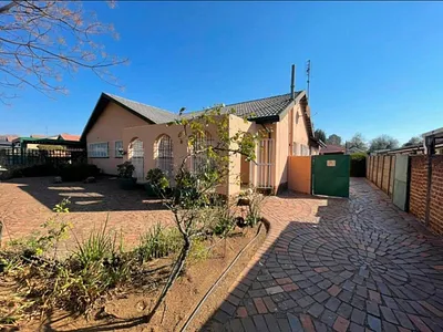 3 Bedroom House For Sale in Alberton - img