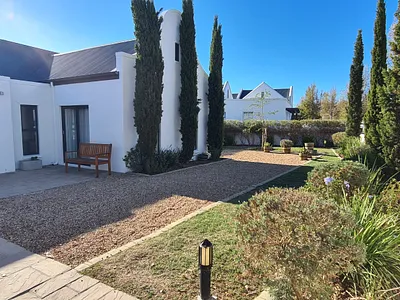 4 Bedroom Townhouse To Rent in Somerset West - img