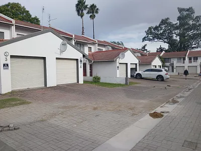 2 Bedroom Apartment For Sale in King Williams Town - img