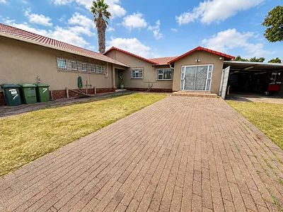 3 Bedroom House For Sale in Alberton - img