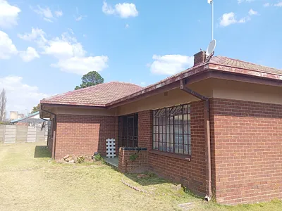 3 Bedroom House For Sale in Pullens Hope - img