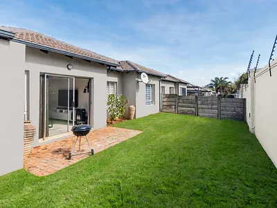 3 Bedroom Townhouse For Sale in Roodepoort - O0aW.webp