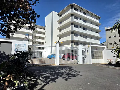 3 Bedroom Townhouse For Sale in Amanzimtoti - ahg1.webp