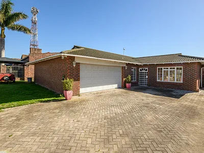 4 Bedroom House For Sale in Port Elizabeth - img