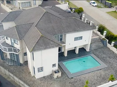 5 Bedroom House For Sale in East London - img