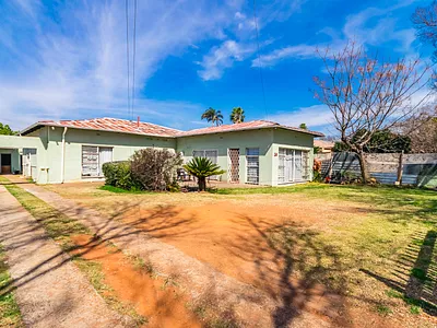 3 Bedroom House For Sale in Roodepoort - img