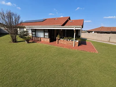 4 Bedroom House For Sale in Newcastle - szUd.webp
