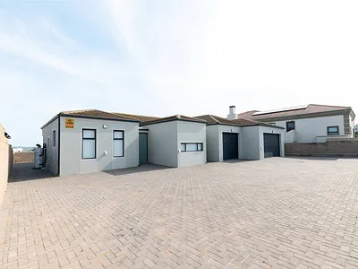 4 Bedroom House For Sale in Langebaan - img