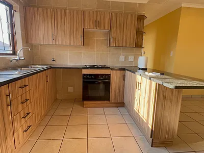 2 Bedroom Apartment For Sale in Brakpan - gdrS.webp