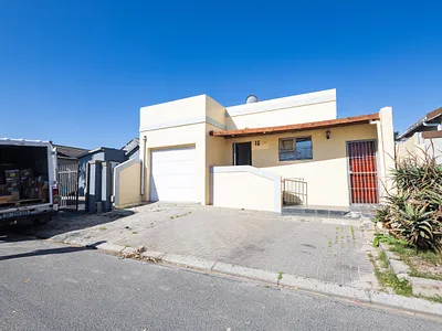 3 Bedroom House For Sale in Kuils River - j1Ma.webp