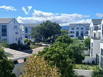 1 Bedroom Apartment To Rent in Somerset West - f3Cf.webp